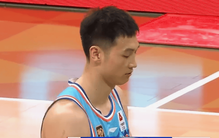包含比赛后点评：关键时刻且战且强！的词条